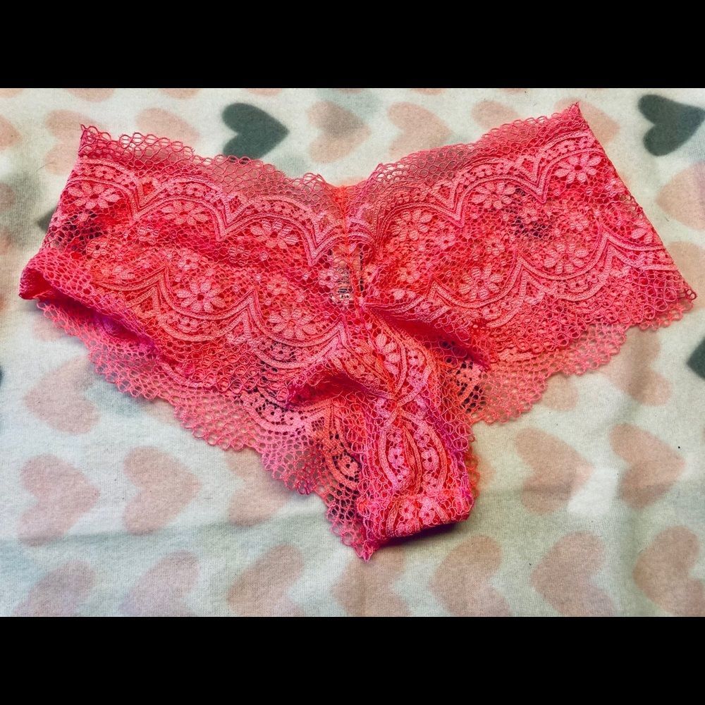 Victoria’s Secret Lace‎ Shortie Panty Medium
